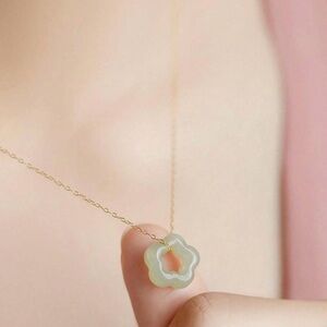 Elegant Jade Flower Pendant Necklace